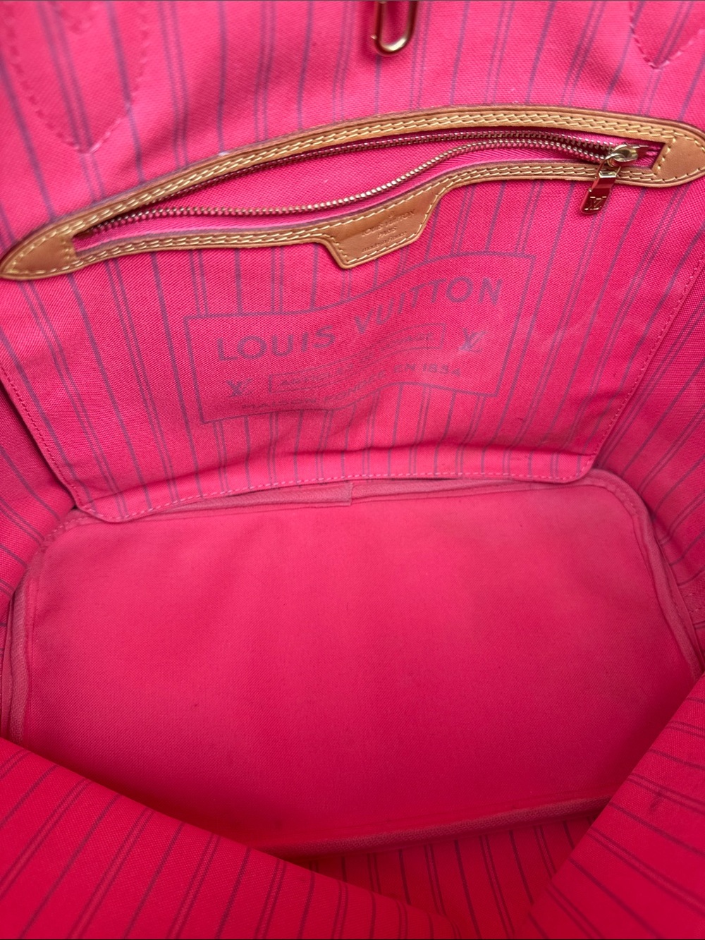 🔥 Authentic Louis Vuitton Limited Edition Pink V Neverfull MM with Pouch COA - Picture 10 of 17